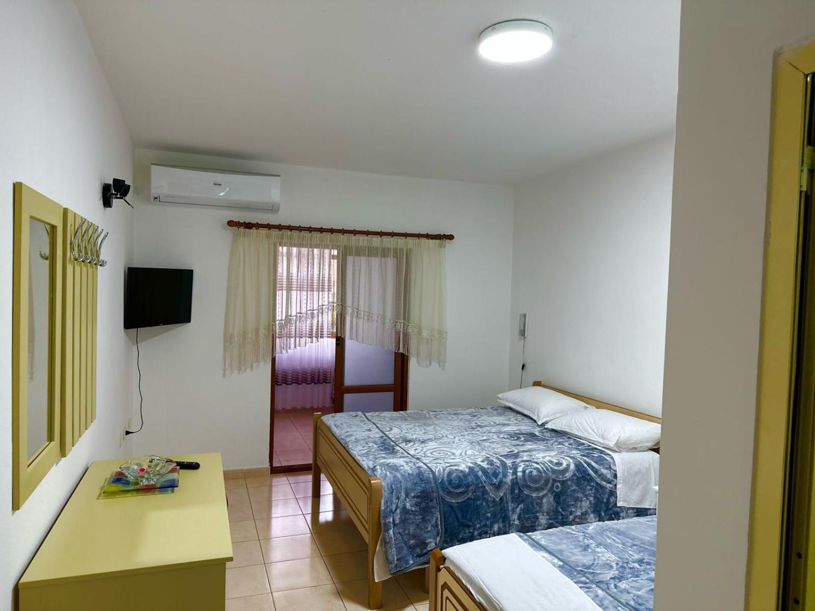 Maria Guest House Пермет Екстер'єр фото